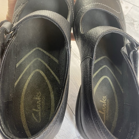 Clarks Mary Jane Shoes Womens 11 W Black Leather In Motion Comfortable Strappy - Picture 13 of 16